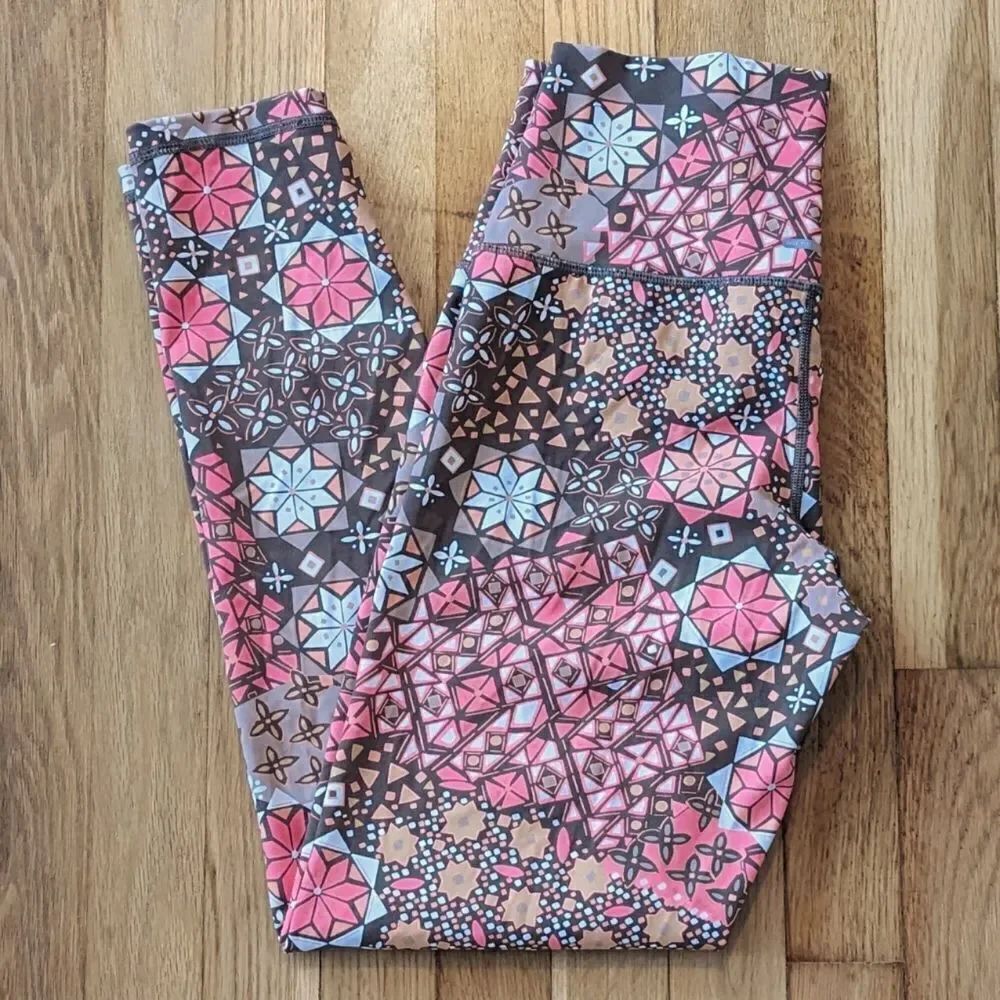 Aerie Move pink, brown and white floral geometric pattern leggings